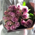 MF1144 - Букет из 19 сиреневых роз картинка №2 - moscowflorist.ru MF1144 - Букет из 19 сиреневых роз фото №2 - moscowflorist.ru