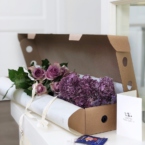 MF5573 - Фирменная коробка с сиреневым цветочным набором картинка №3 - moscowflorist.ru MF5573 - Фирменная коробка с сиреневым цветочным набором фото №3 - moscowflorist.ru