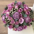 MF0579 - Бордовая коробка с сиреневыми цветами картинка №2 - moscowflorist.ru MF0579 - Бордовая коробка с сиреневыми цветами фото №2 - moscowflorist.ru