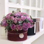 MF0579 - Бордовая коробка с сиреневыми цветами картинка №3 - moscowflorist.ru MF0579 - Бордовая коробка с сиреневыми цветами фото №3 - moscowflorist.ru