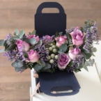 MF5852 - Синяя фирменная коробка Take it easy с сиреневыми розами картинка №5 - moscowflorist.ru MF5852 - Синяя фирменная коробка Take it easy с сиреневыми розами фото №5 - moscowflorist.ru