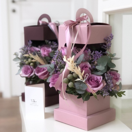 MF5752 - Розовый цветочный фонарик с сиреневой розой - фото moscowflorist.ru