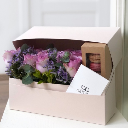 MF5220 - Коробка-чемодан серии IQ с сиреневыми цветами и сладостями - фото moscowflorist.ru