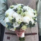 MF2034 - Круглый свадебный букет с белыми пионами картинка №2 - moscowflorist.ru MF2034 - Круглый свадебный букет с белыми пионами фото №2 - moscowflorist.ru