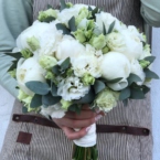 MF2034 - Круглый свадебный букет с белыми пионами картинка №7 - moscowflorist.ru MF2034 - Круглый свадебный букет с белыми пионами фото №7 - moscowflorist.ru