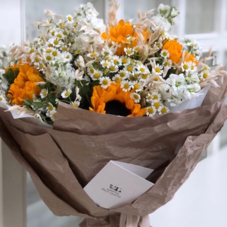 MF1158 - Букет из ярких подсолнухов и ромашек - фото moscowflorist.ru