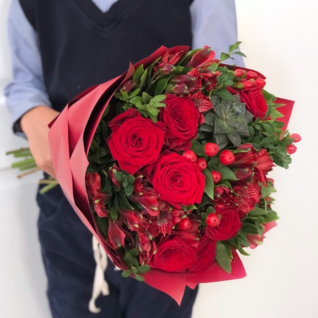 MF1159 - Классический букет с красными розами фото - moscowflorist.ru