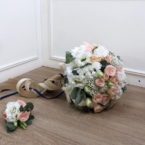 MF2035 - Свадебный букет из кустовых роз и эустомы фото №3 - moscowflorist.ru