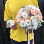 MF2035 - Свадебный букет из кустовых роз и эустомы фото №2 - moscowflorist.ru