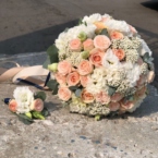 MF2035 - Свадебный букет из кустовых роз и эустомы фото №5 - moscowflorist.ru