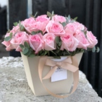 MF7727 - Фирменная сумка с роскошными пионовидными розами картинка №1 - moscowflorist.ru MF7727 - Фирменная сумка с роскошными пионовидными розами фото №1 - moscowflorist.ru