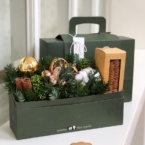 MF5223 - Цветочный чемоданчик с праздничным декором Nature фото №6 - moscowflorist.ru