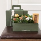 MF5223 - Цветочный чемоданчик с праздничным декором Nature фото №3 - moscowflorist.ru