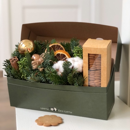 MF5223 - Цветочный чемоданчик с праздничным декором Nature - фото moscowflorist.ru