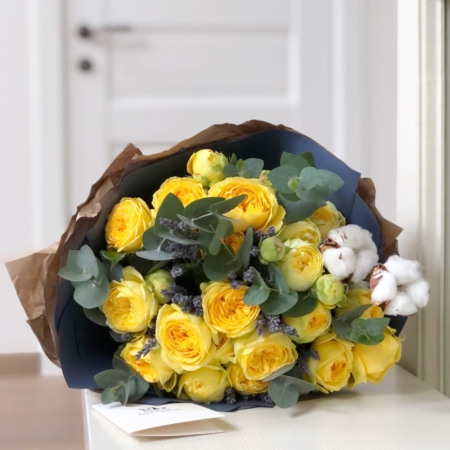 MF1173 - Букет с лимонными розами, лавандой и хлопком - фото moscowflorist.ru