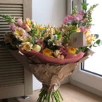 MF1174 - Раскидистый букет с желтыми розами картинка №1 - moscowflorist.ru MF1174 - Раскидистый букет с желтыми розами фото №1 - moscowflorist.ru