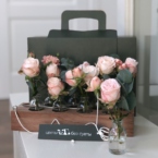 MF5230 - Цветочный чемодачик Алхимия с кустовой розой картинка №4 - moscowflorist.ru MF5230 - Цветочный чемодачик Алхимия с кустовой розой фото №4 - moscowflorist.ru