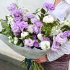 MF1182 - Бело-сиреневый букет с пионами картинка №4 - moscowflorist.ru MF1182 - Бело-сиреневый букет с пионами фото №4 - moscowflorist.ru