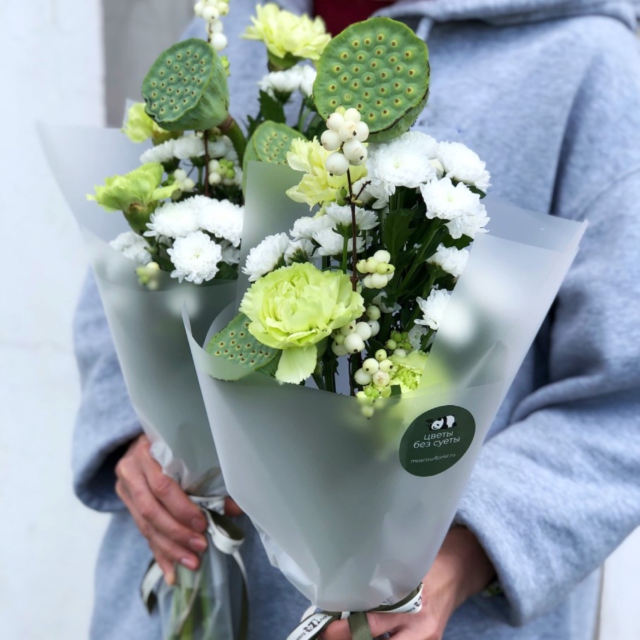 MF1186 - Зеленые букеты-комплименты с лотосами фото - moscowflorist.ru