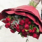 MF1189 - Яркий красный раскидистый букет с розами и ягодами картинка №5 - moscowflorist.ru MF1189 - Яркий красный раскидистый букет с розами и ягодами фото №5 - moscowflorist.ru
