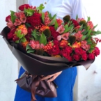 MF1189 - Яркий красный раскидистый букет с розами и ягодами картинка №8 - moscowflorist.ru MF1189 - Яркий красный раскидистый букет с розами и ягодами фото №8 - moscowflorist.ru
