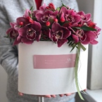 MF0921 - Фирменная овальная коробка с орхидеями фото №2 - moscowflorist.ru