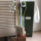 MF5182 - Подставка под телефон с аллиумом. Серия Алхимия.  фото №2 - moscowflorist.ru