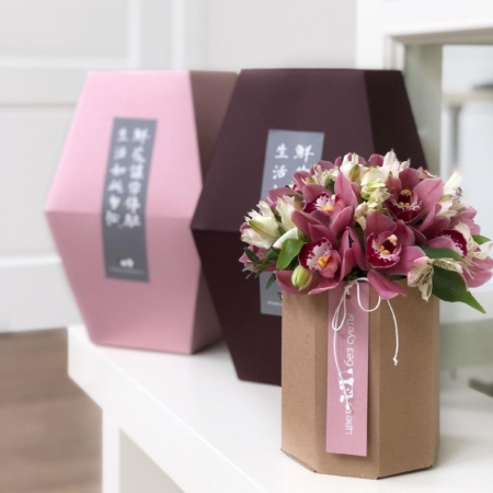 k8106 - Коробка PandaBowl с орхидеями (от 5 шт.) - фото moscowflorist.ru