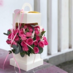 MF5761 - Цветочный фонарик с яркими кустовыми розами картинка №2 - moscowflorist.ru MF5761 - Цветочный фонарик с яркими кустовыми розами фото №2 - moscowflorist.ru