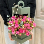 MF5761 - Цветочный фонарик с яркими кустовыми розами картинка №3 - moscowflorist.ru MF5761 - Цветочный фонарик с яркими кустовыми розами фото №3 - moscowflorist.ru
