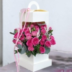 MF5761 - Цветочный фонарик с яркими кустовыми розами картинка №1 - moscowflorist.ru MF5761 - Цветочный фонарик с яркими кустовыми розами фото №1 - moscowflorist.ru
