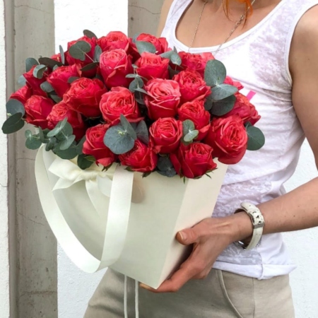 MF7732 - Цветочная сумка с яркой пионовидной розой - фото moscowflorist.ru