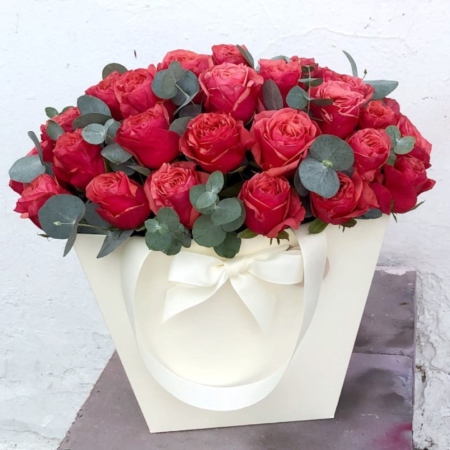 MF7732 - Цветочная сумка с яркой пионовидной розой - фото moscowflorist.ru