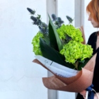 MF1327 - Структурный букет с гортензиями картинка №1 - moscowflorist.ru MF1327 - Структурный букет с гортензиями фото №1 - moscowflorist.ru