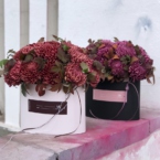 MF0932 - Овальная коробка Бургундия с сезонной хризантемой фото №6 - moscowflorist.ru