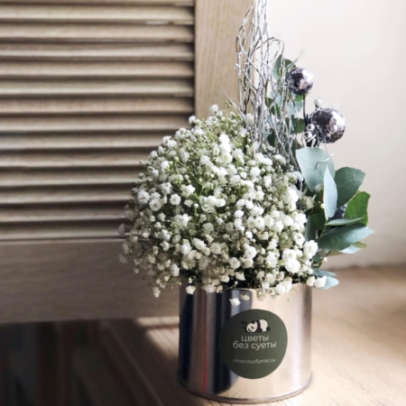 MF3054 - Праздничная пара с белыми цветами в консервных баночках - фото moscowflorist.ru