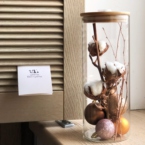 MF5864 - Огонёк - Стеклянный тубус с хлопком и декором (с подсветкой) фото №4 - moscowflorist.ru