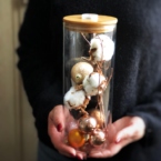 MF5864 - Огонёк - Стеклянный тубус с хлопком и декором (с подсветкой) фото №3 - moscowflorist.ru