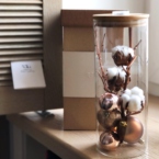 MF5864 - Огонёк - Стеклянный тубус с хлопком и декором (с подсветкой) фото №1 - moscowflorist.ru