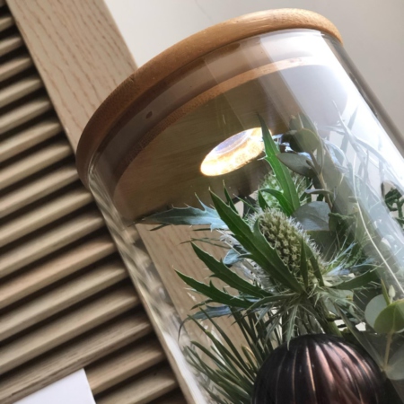 MF5865 - Огонёк - Композиция с хвойниками в натуральном убранстве с подсветкой - фото moscowflorist.ru