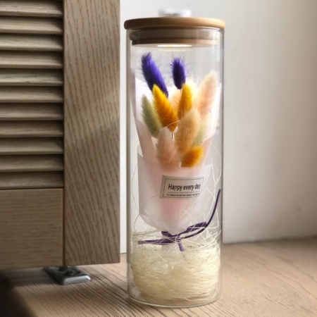 k5869 - "Огонек" с букетиком разноцветного лагуруса в стеклянной вазе с подсветкой - фото moscowflorist.ru