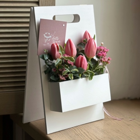 MF5660 - Этюдник "Дыхание весны" с тюльпанами - фото moscowflorist.ru