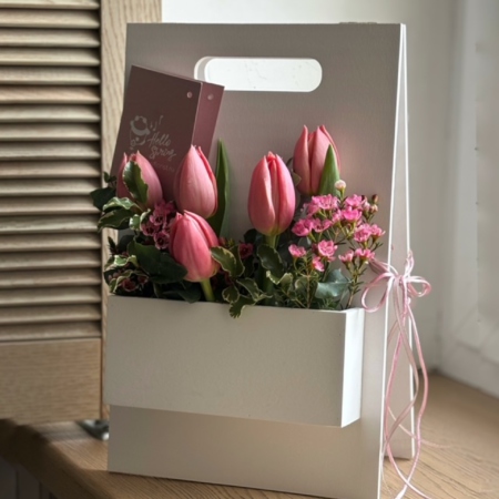 MF5660 - Этюдник "Дыхание весны" с тюльпанами - фото moscowflorist.ru