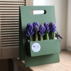 MF5661 - Деревянная подставка Этюдник с гиацинтами фото №2 - moscowflorist.ru