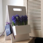 MF5661 - Деревянная подставка Этюдник с гиацинтами фото №4 - moscowflorist.ru