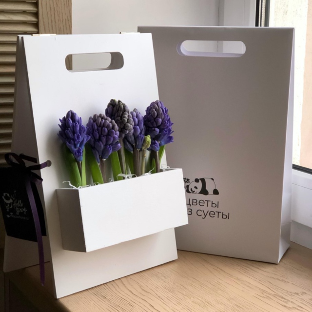 MF5661 - Деревянная подставка Этюдник с гиацинтами фото - moscowflorist.ru