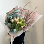 MF1402 - Сезонный букет с тюльпанами. Коллекция Morse фото №2 - moscowflorist.ru