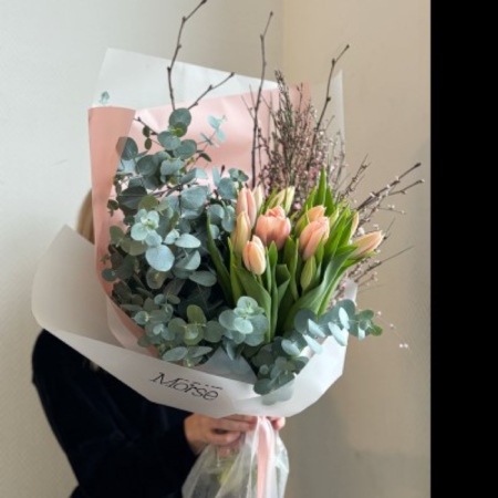 MF1402 - Сезонный букет с тюльпанами. Коллекция Morse - фото moscowflorist.ru