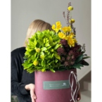 MF0935 - Овальная коробка с весенними цветами фото №4 - moscowflorist.ru