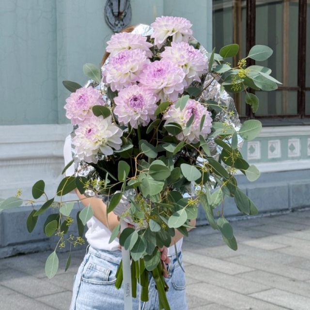MF1411 - Букет с георгинами коллекции Morse фото - moscowflorist.ru
